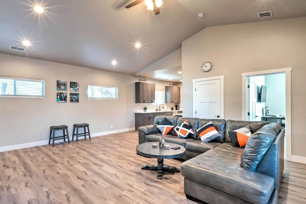 Flagstaff Getaway w/ Yard: 4 Mi to Downtown!