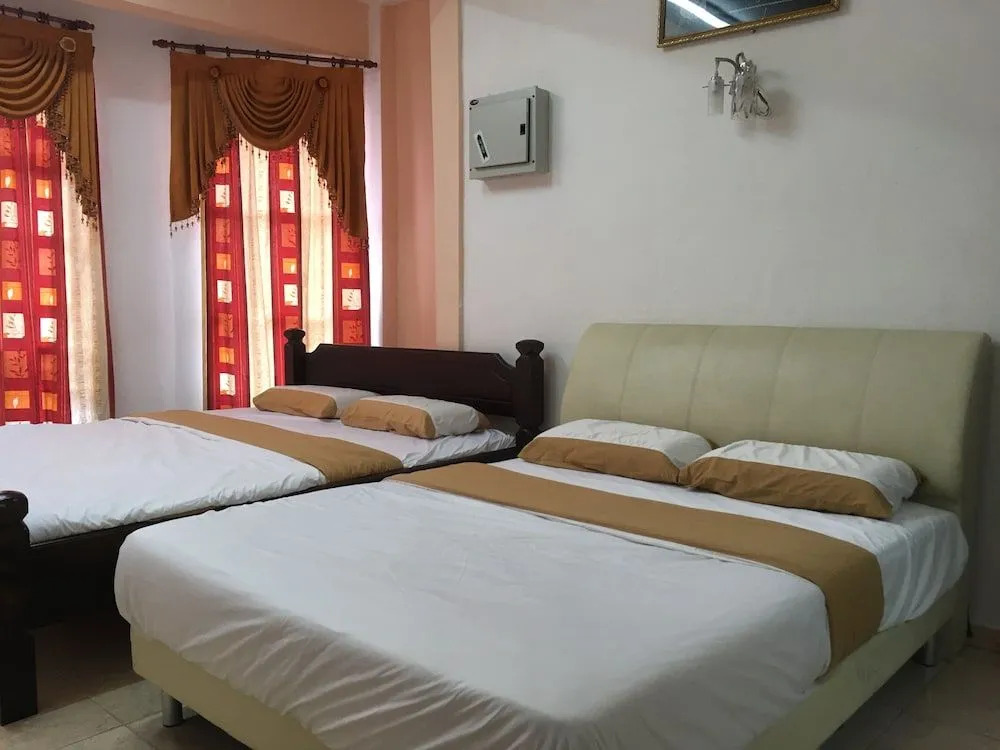 OYO 89653 Anisaa Inn
