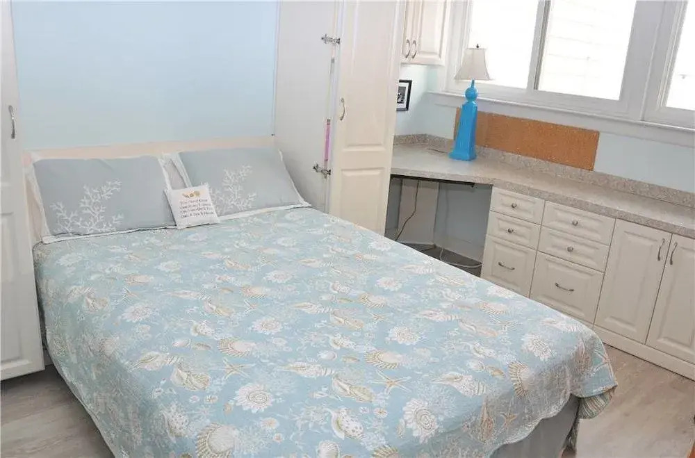 Beach Villa E - 3 Br condo by RedAwning