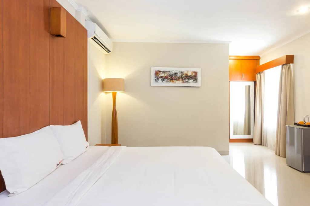 RedDoorz Plus Near Sanur Beach 2