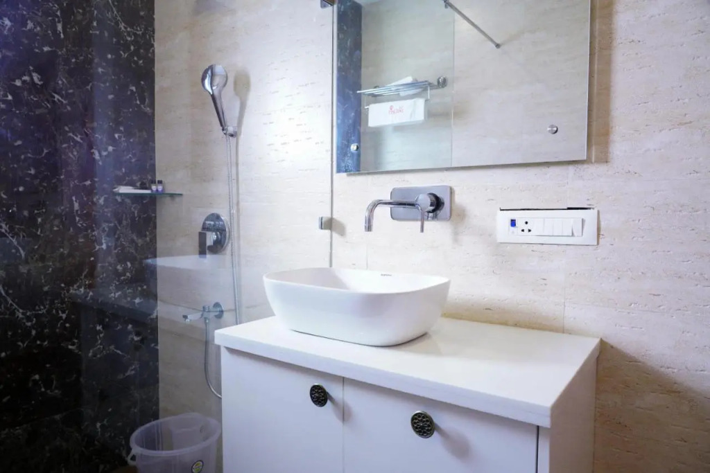 Lime Tree Hotel Pulkit Gurgaon-Artemis Hospital, Nearest Metro Huda City Centre