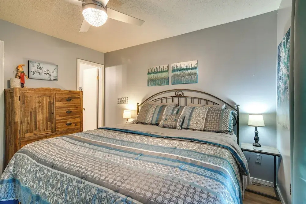 Condo 2 Mi to Silver Dollar City: Relax Fireside!