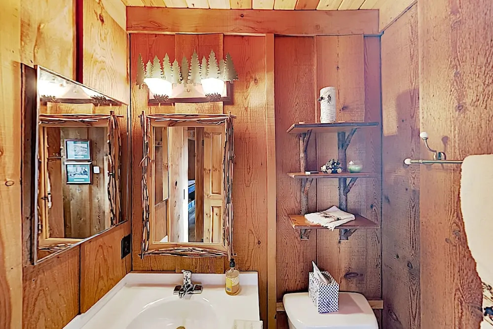 New Listing! Amazing Moonridge Getaway W/ Decks 4 Bedroom Home