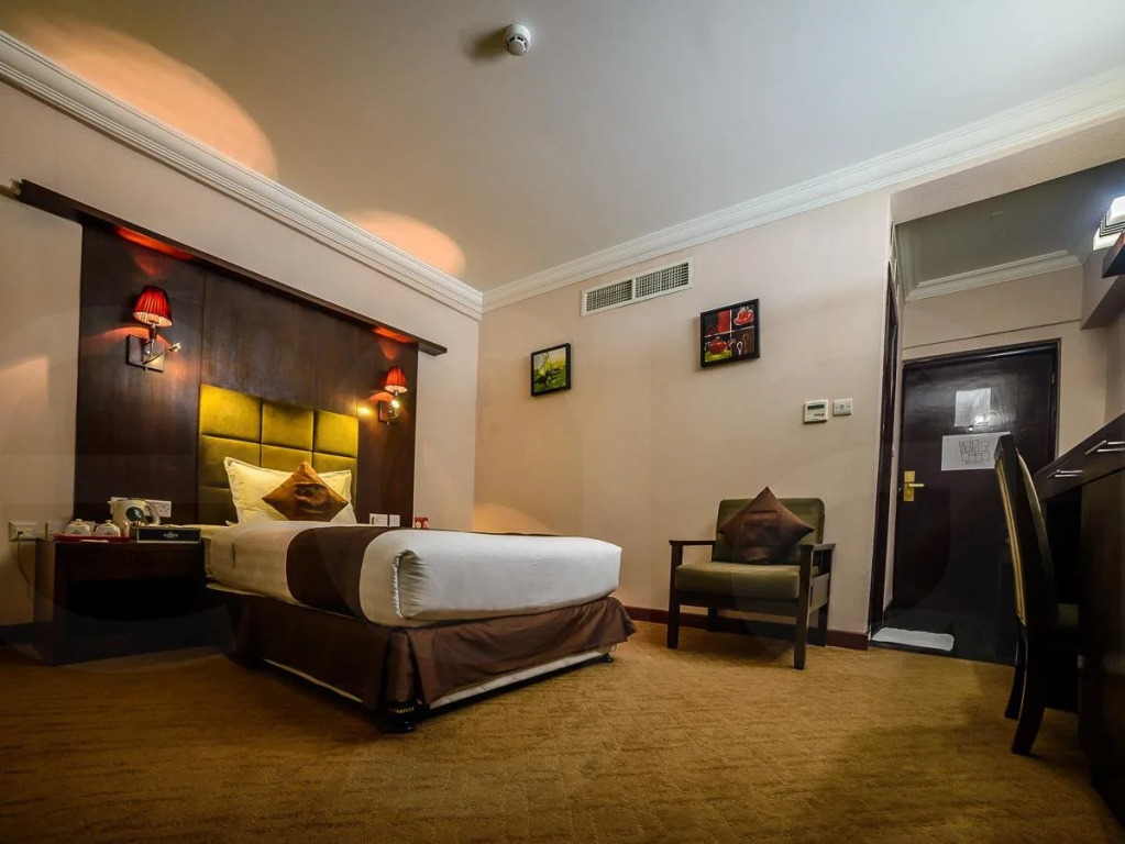 Elegance Castle Hotel