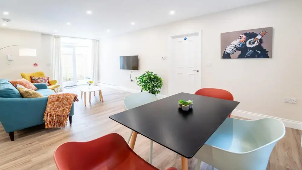 South Quay Apartment - 2 Bedrooms - 2 Bathrooms