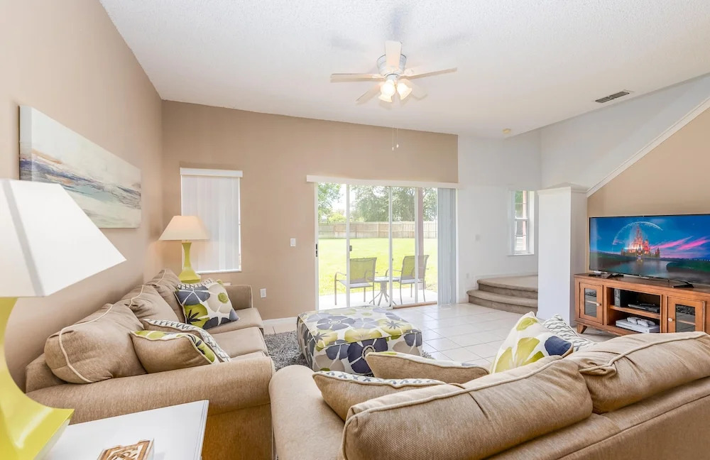 952lb 3 Bedroom Townhouse