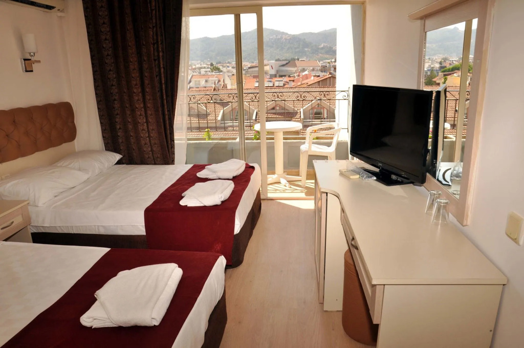 Almena Hotel
