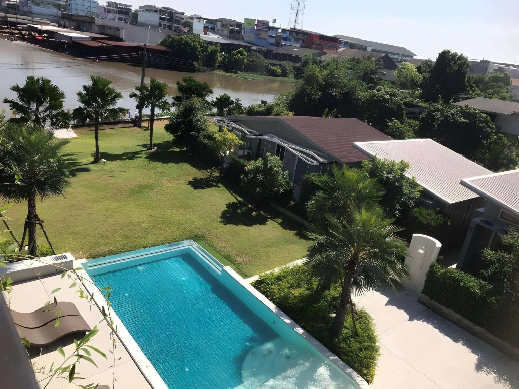 The River Palm Resort