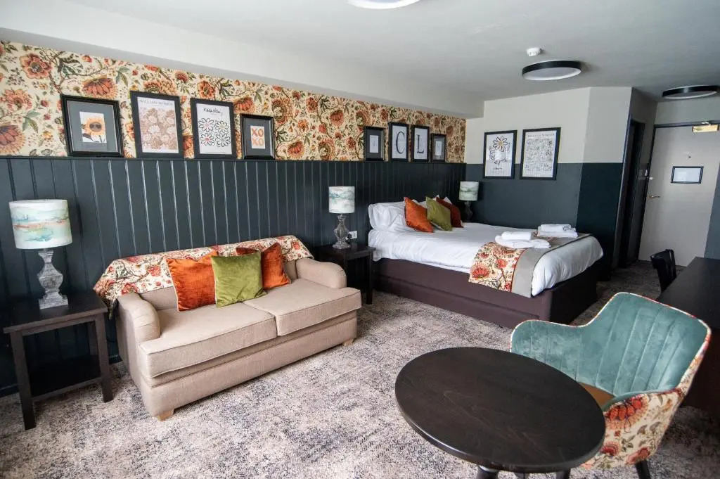 Cat & Lion Country Pub and Hotel