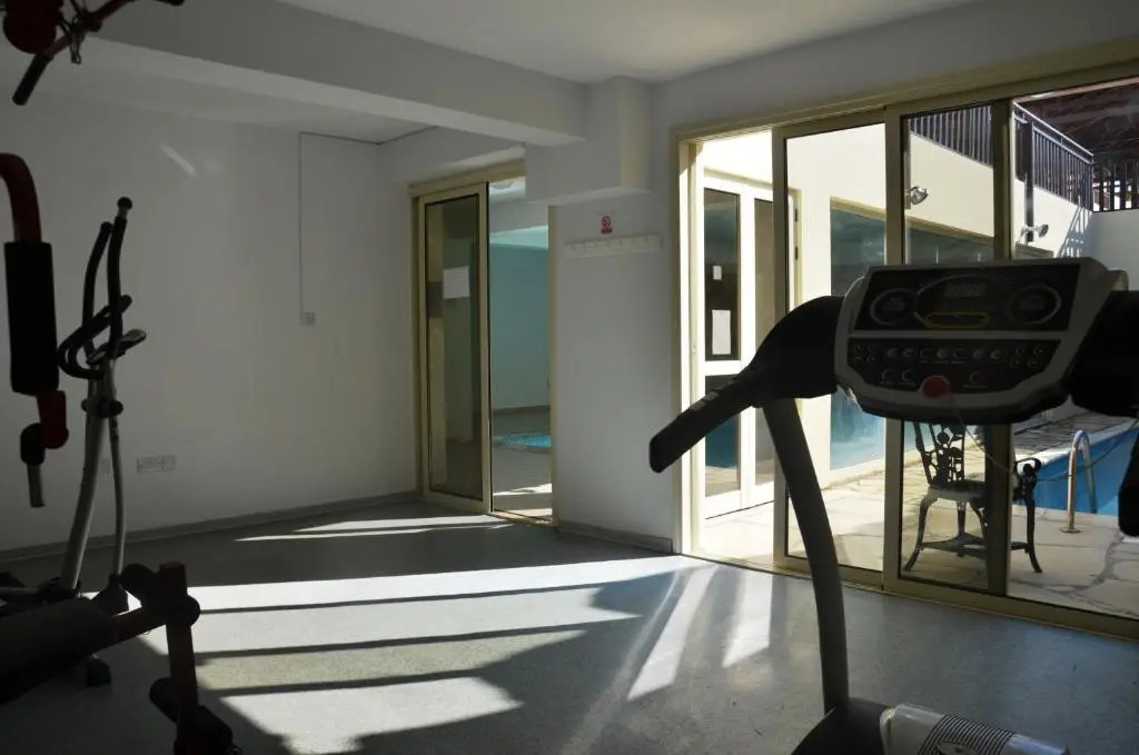 Studio with shower room E5, full kitchen, poolside, FREE WIFI