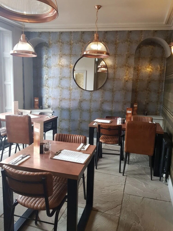 Lil's Bar and Bistro