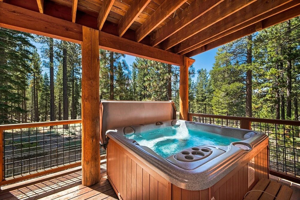 Big Bear Lodge W/ Sauna, Hot Tub, Decks & 4 Fireplaces 6 Bedroom Home