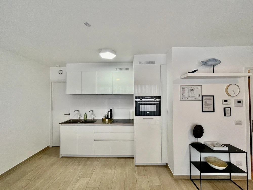 OneLuxStay near Diamond District