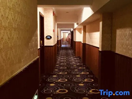 Yiduogao Hotel (Fenghua Wanda Jinzong Plaza)