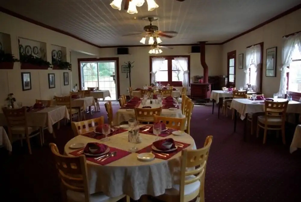 Deer Harbor Inn