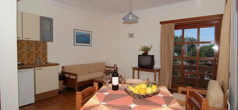 Karavanos Apartments