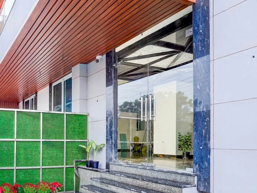 Collection O Sector 93 Noida Expressway