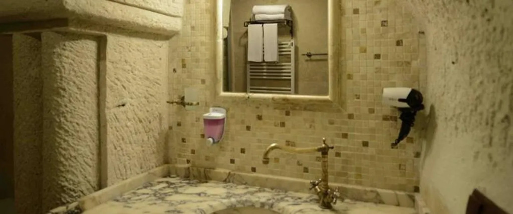 Elysee Cave House