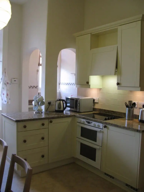 3 Bedroom Flat Near The Meadows Sleeps 6