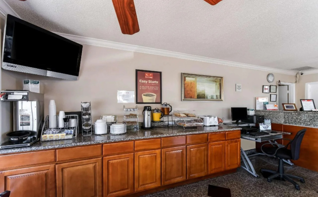 Econo Lodge Woodland near I-5