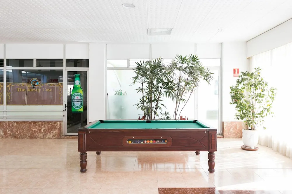408 Enchanting Sea View Apartment, WiFi and Sea Front