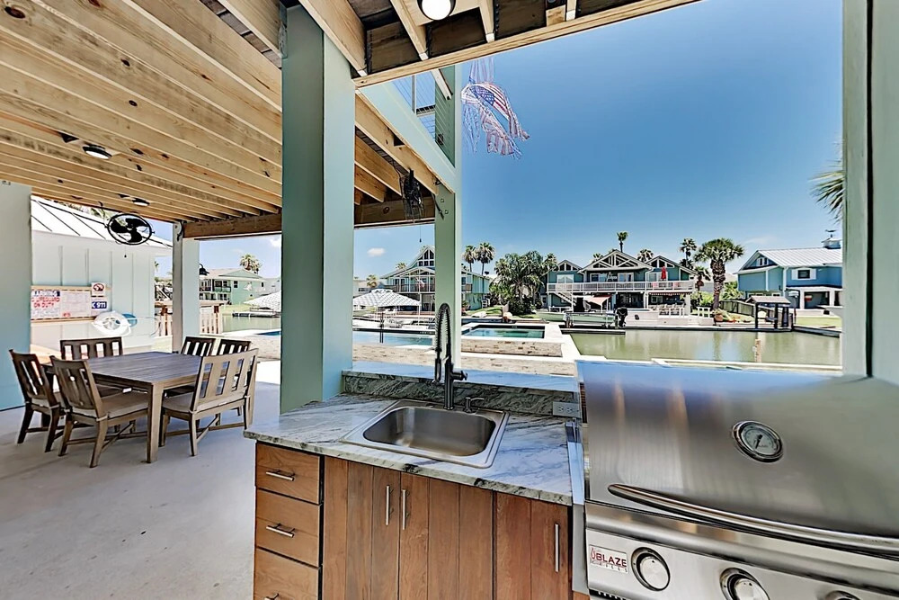 New Canal-front W/ Private Pool, Spa & Dock! 4 Bedroom Home