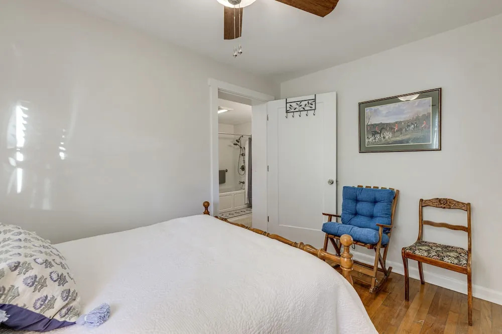 Lovely Lexington Home: 4 Mi to Downtown!