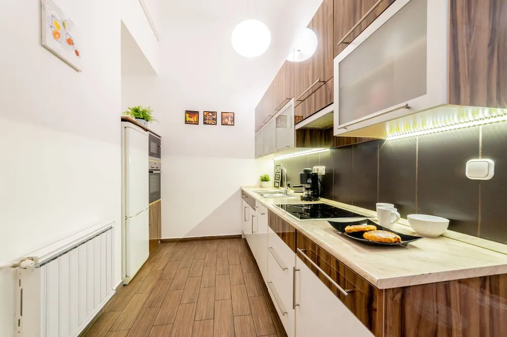 Real Apartments Lovag