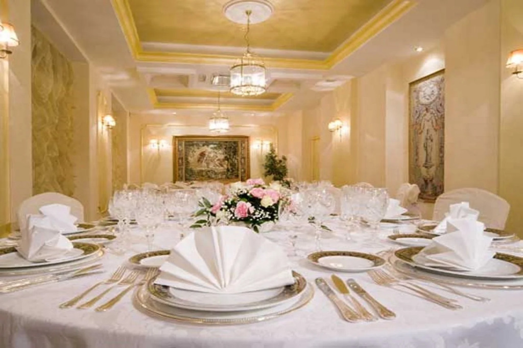 Отель и ресторан IMPERIAL (бывший Ramada)