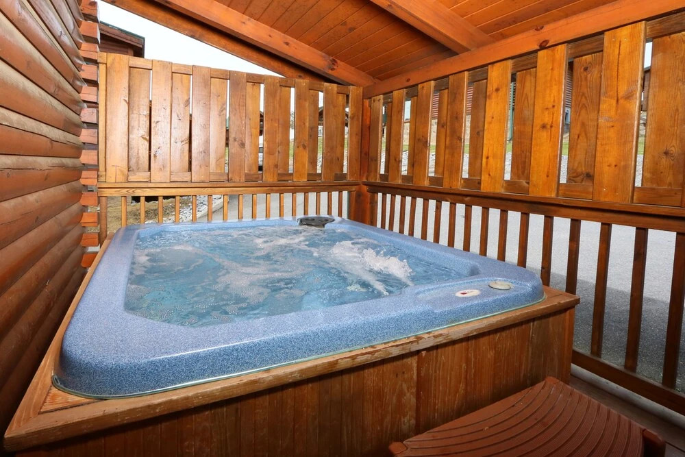 Snow Bear - Two Bedroom Cabin