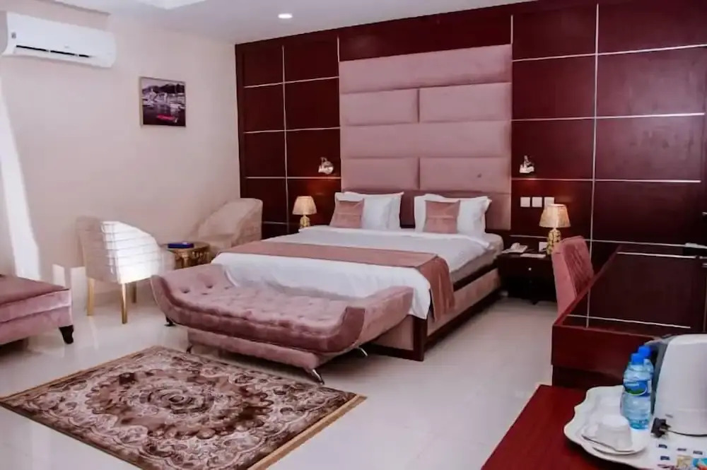 Mont Kalm Hotel and Suites