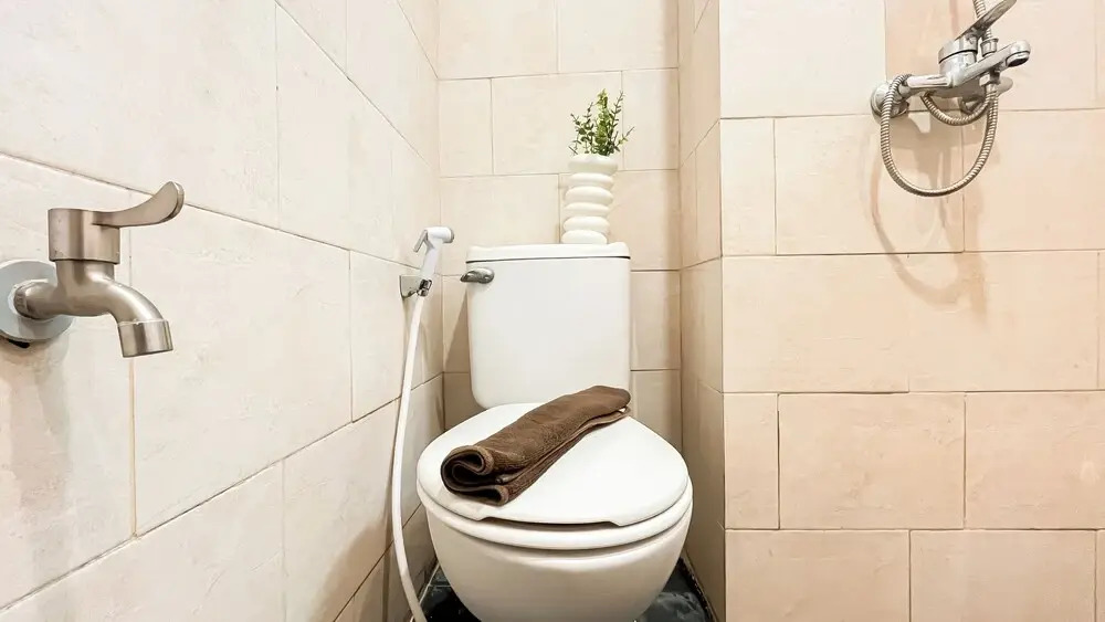 Neutral Cozy Stay Studio Apartment At Margonda Residence 1