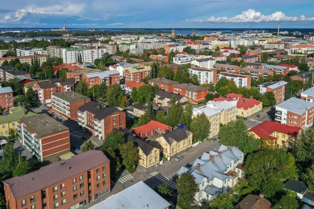 SELF-SERVICE apt 10 min from bus-&railway station, free bike!