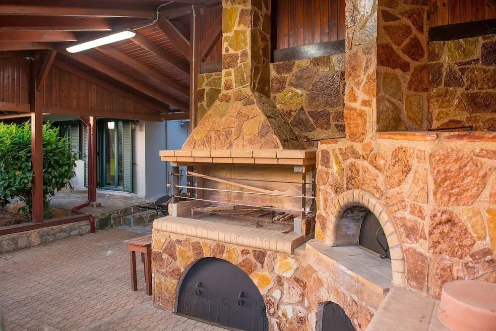 This Wonderful Residence Offers a Great Experience for up to 10 People