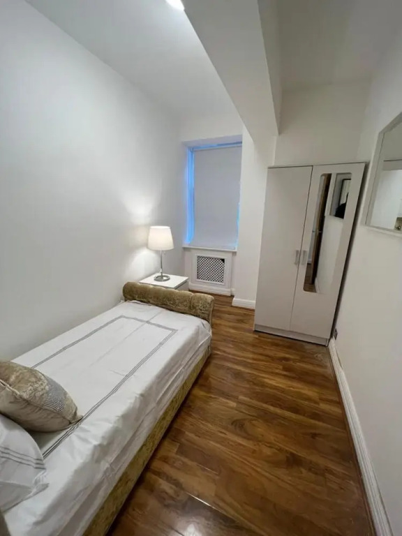 Captivating 4-bed Apartment in London
