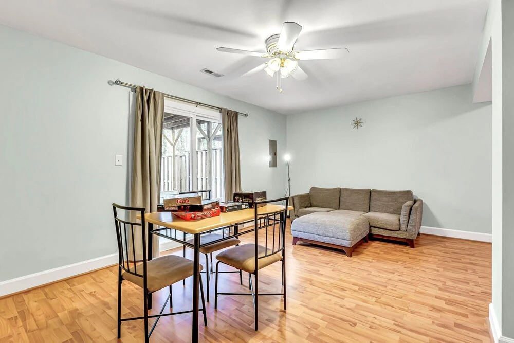 Stylish, spacious Uptown Condo! Perfect for large families and groups! Private patio! Minutes from downtown and airport!