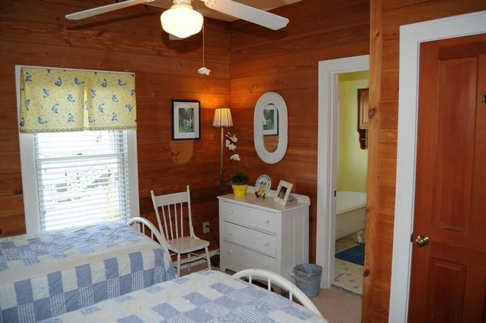 Flounder Inn - 4 Br Home