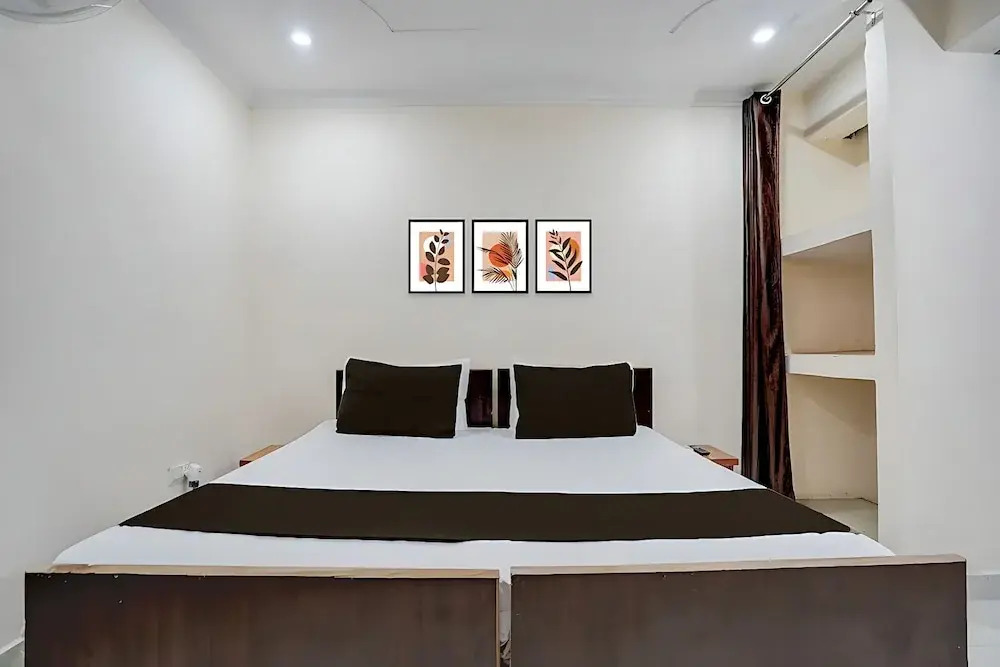 Hotel O Jagdamba Homestay Hotel & Guest House