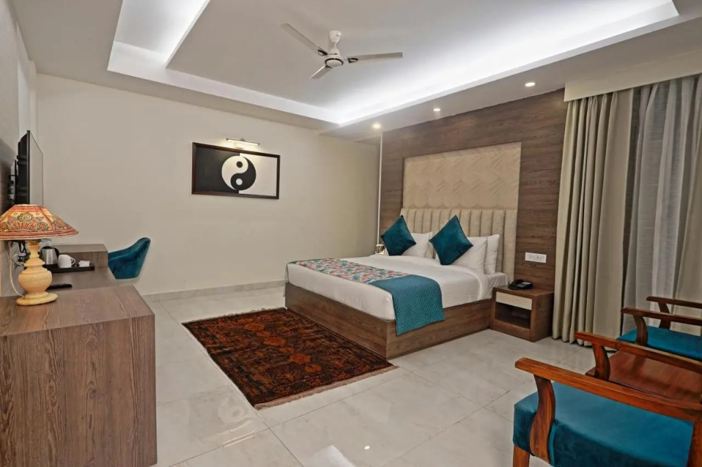Hotel Cardinal Express OXMO Delhi Airport
