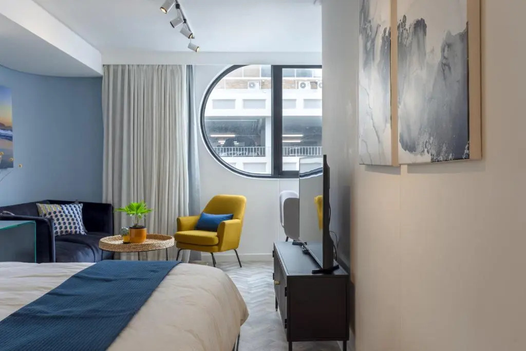 Elegant City Pad