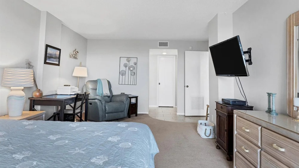 Anchorage Resort Siesta Key 6th Floor 2 Bedroom Condo Beach Access 0890