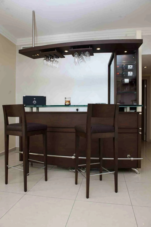 Avenue Suites