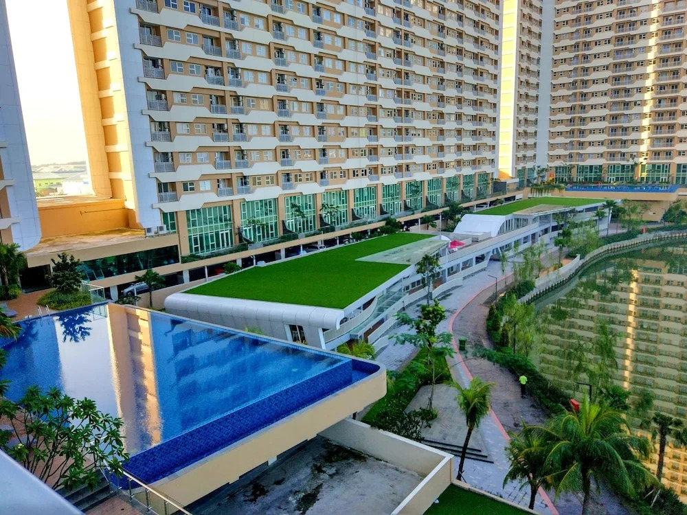 Quiet 3BRs pool and lake view