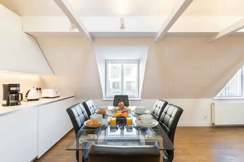 Prime Location Kensington Apartments