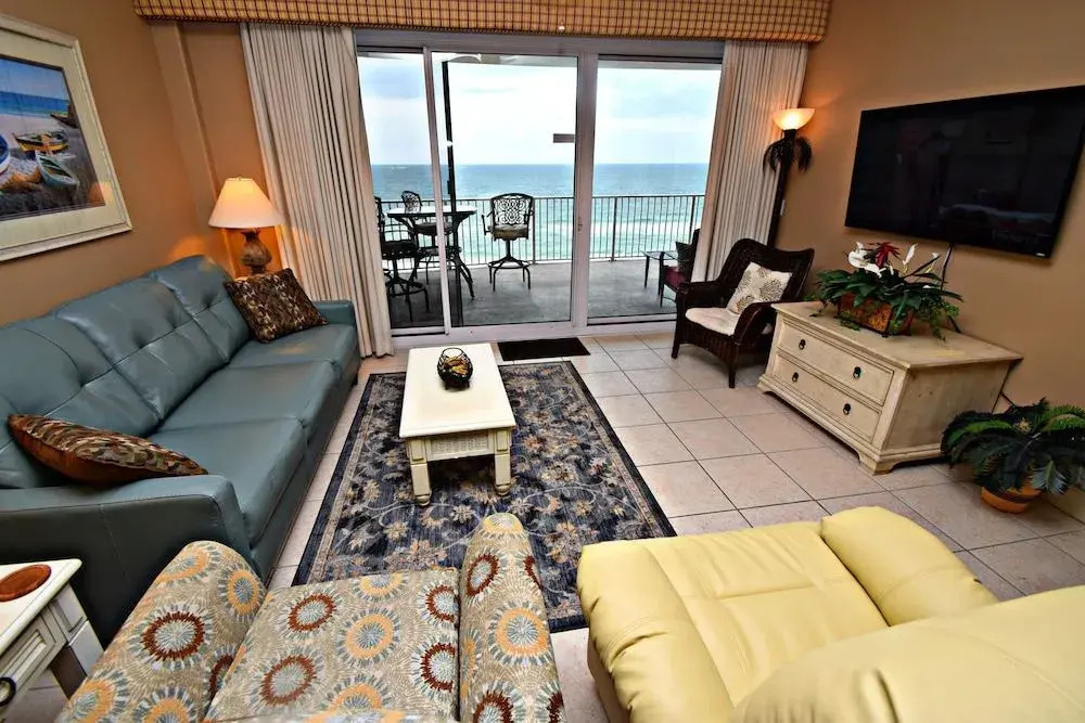 Regency Isle 703 by RedAwning