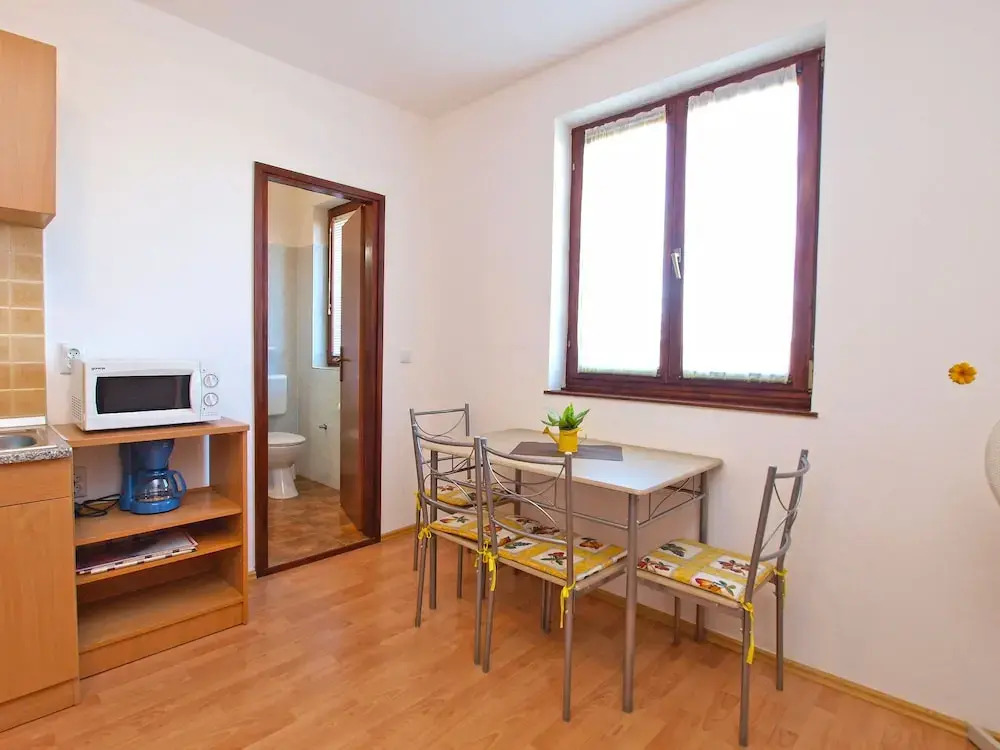 Apartment 990