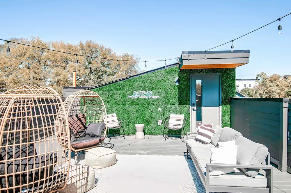 Close to the Gulch - Book Today