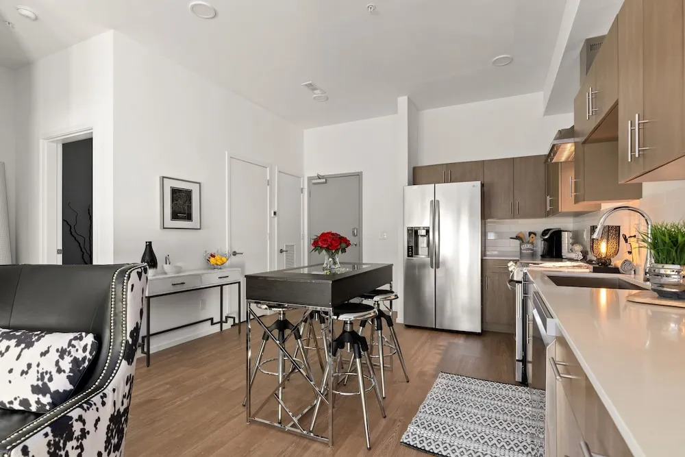 Illume Pool-view Corner Unit Nash 319 1 Bedroom Condo
