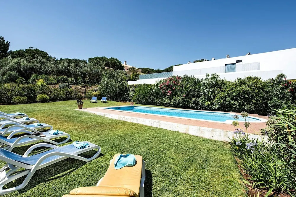 Villa Joya in Loule With 4 Bedrooms and 4 Bathrooms