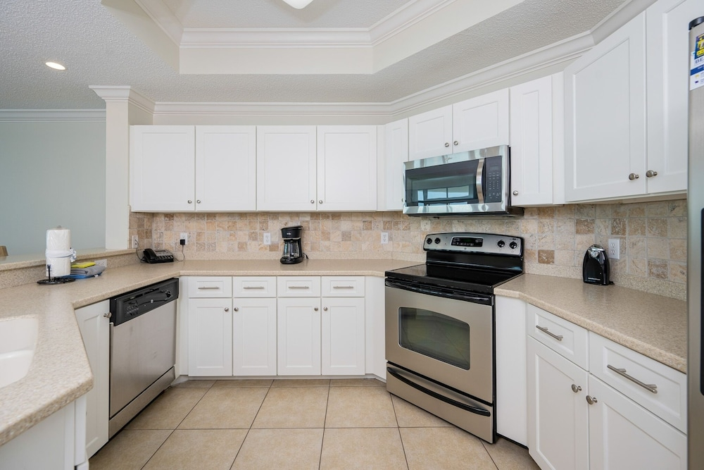 Phoenix West 908 3 Bedroom Condo
